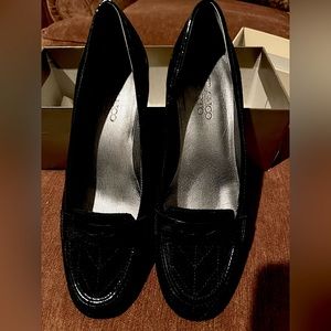 Franco Sarto 1” heel black kid suede/patent leather closed dress shoe.